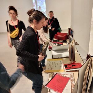 Présentation éphémère des carnets de bord dans le hall du Palais du Grand Large