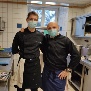 Titouan Famel, élève de Terminale Bac Pro et Alain Le Calvez, professeur de cuisine