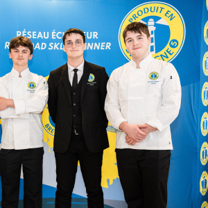 L'équipe gagnate du lycée Notre-dame de Saint Meen Le Grand Avec Baptiste Denieul